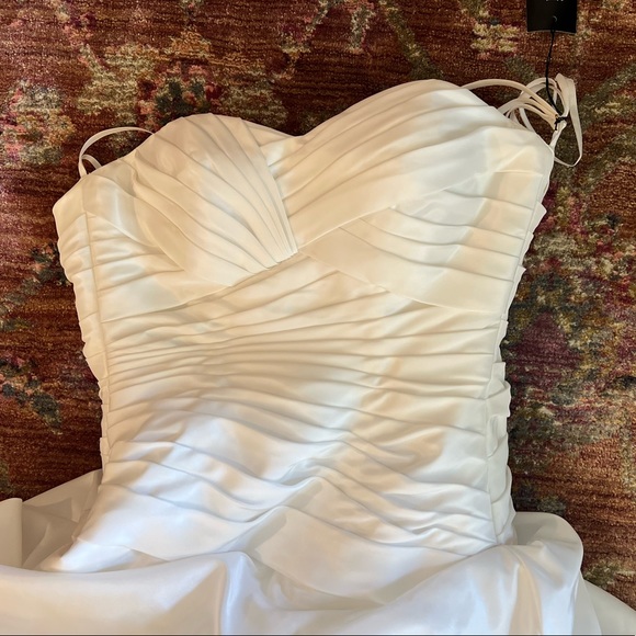 Kitty Chen Couture size 8 wedding dress.  Never worn! - Picture 4 of 9
